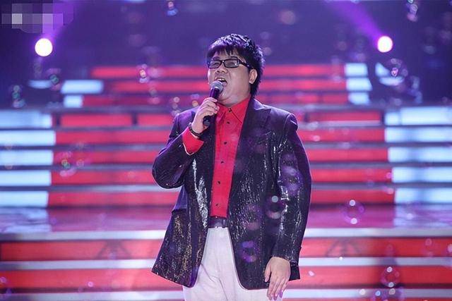 装疯卖傻星光大道的草根歌手现状太落魄pg电子游戏网站负债百万、露宿街头、(图10)